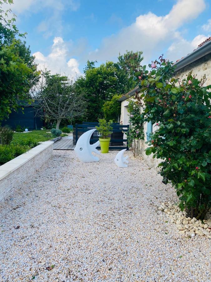 La Chaumeauniere Bed and Breakfast Aigrefeuille-dʼAunis Exterior foto