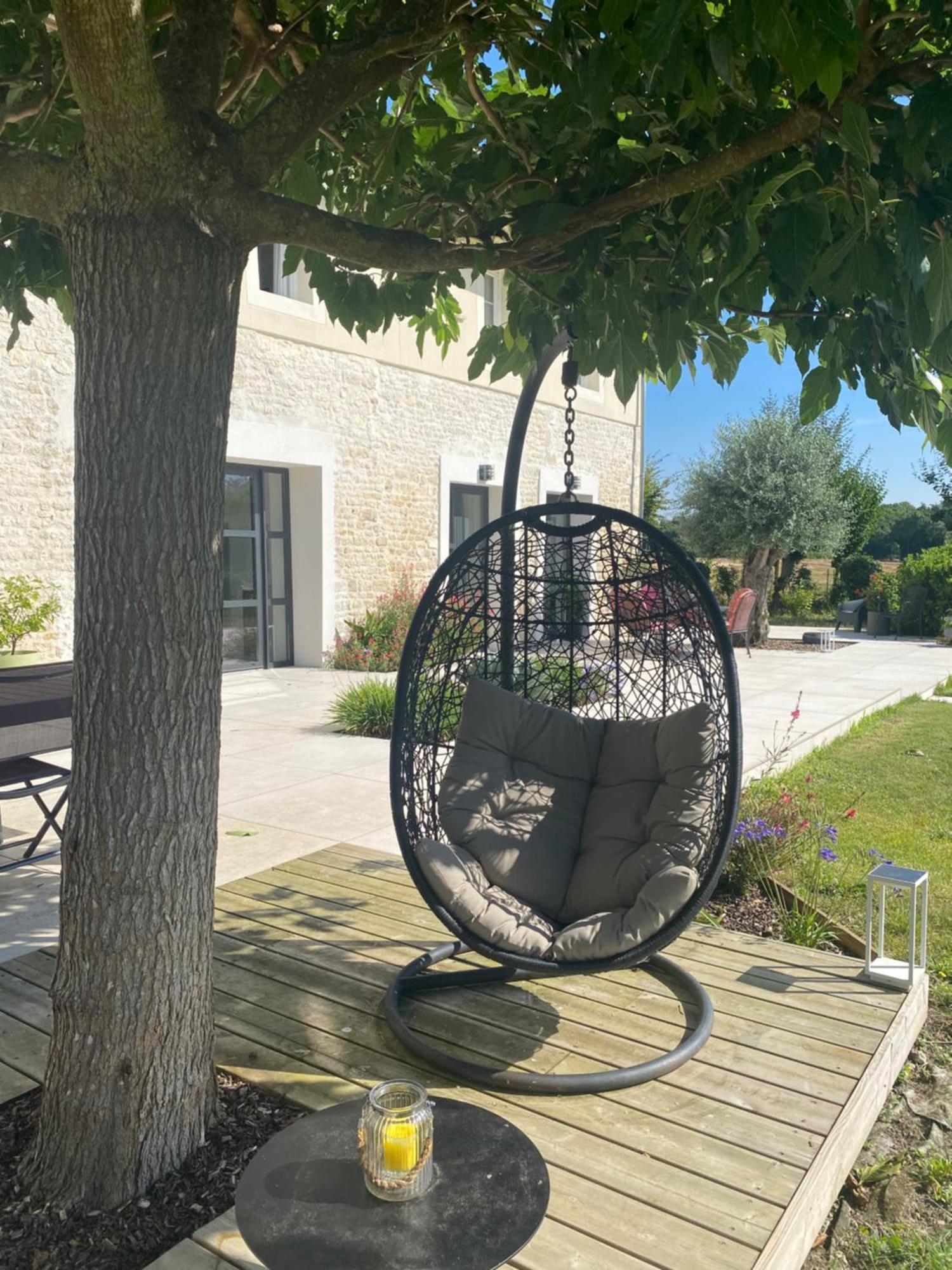 La Chaumeauniere Bed and Breakfast Aigrefeuille-dʼAunis Exterior foto