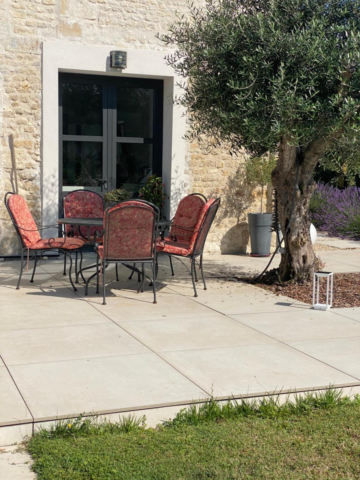 La Chaumeauniere Bed and Breakfast Aigrefeuille-dʼAunis Exterior foto