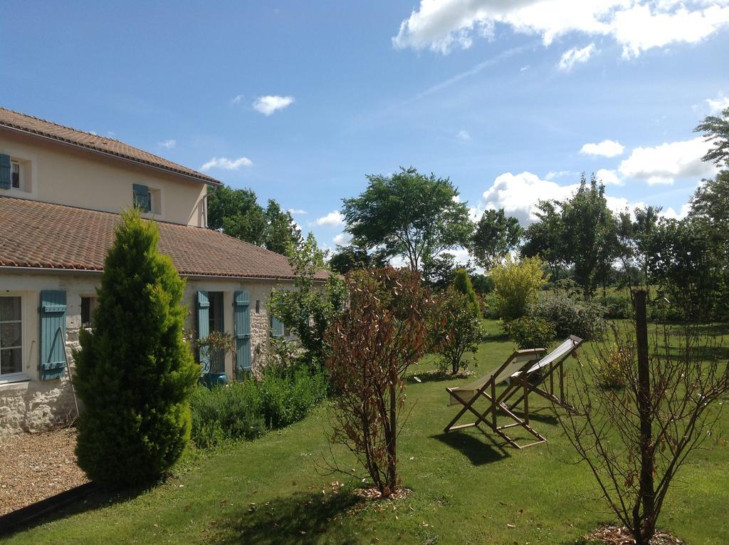La Chaumeauniere Bed and Breakfast Aigrefeuille-dʼAunis Exterior foto