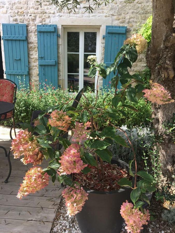 La Chaumeauniere Bed and Breakfast Aigrefeuille-dʼAunis Exterior foto