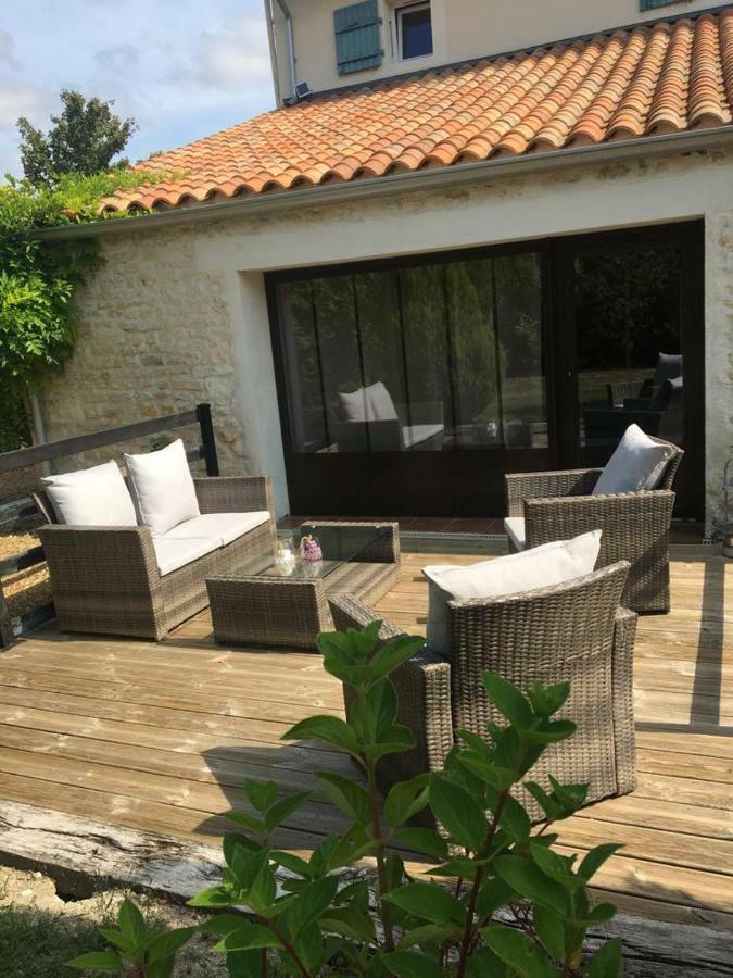 La Chaumeauniere Bed and Breakfast Aigrefeuille-dʼAunis Exterior foto